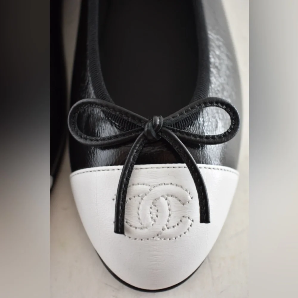 Chanel 26S Black White Crumpled Shiny Lambskin CC Bow Ballet Ballerina Flat 39 - Picture 6 of 16